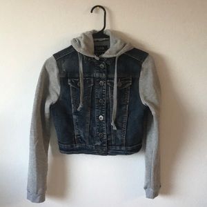 Women’s cropped jean jacket
